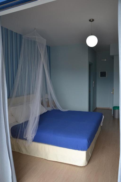 Valente Perlia Rooms Poros Town Chambre photo